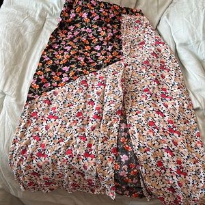 Multi design block midi skirt with slit and zipper